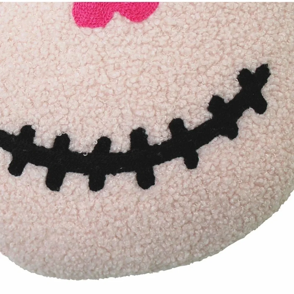 🩷☠️Pink heart eyes Skull Head Pillow Halloween Skeleton Tiktok Viral NWT 🩷☠️
